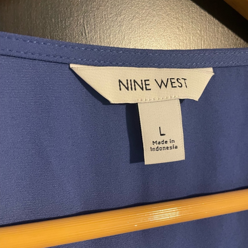 NWT - Nine West V-Neck Blue Sleeveless Top - Picture 4 of 7